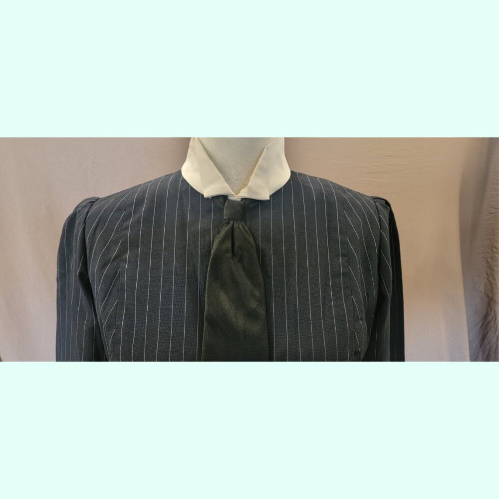 VINTAGE 1940'S CLASSIC PINSTRIPE DRESS - Picture 2 of 8